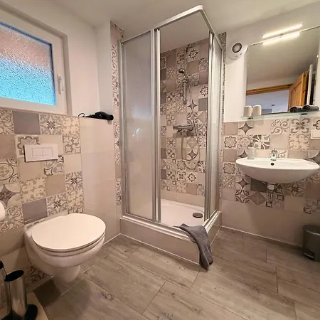 - Ruhige Lage, Free Wlan & Parken, Self Check-in, Smart-tv